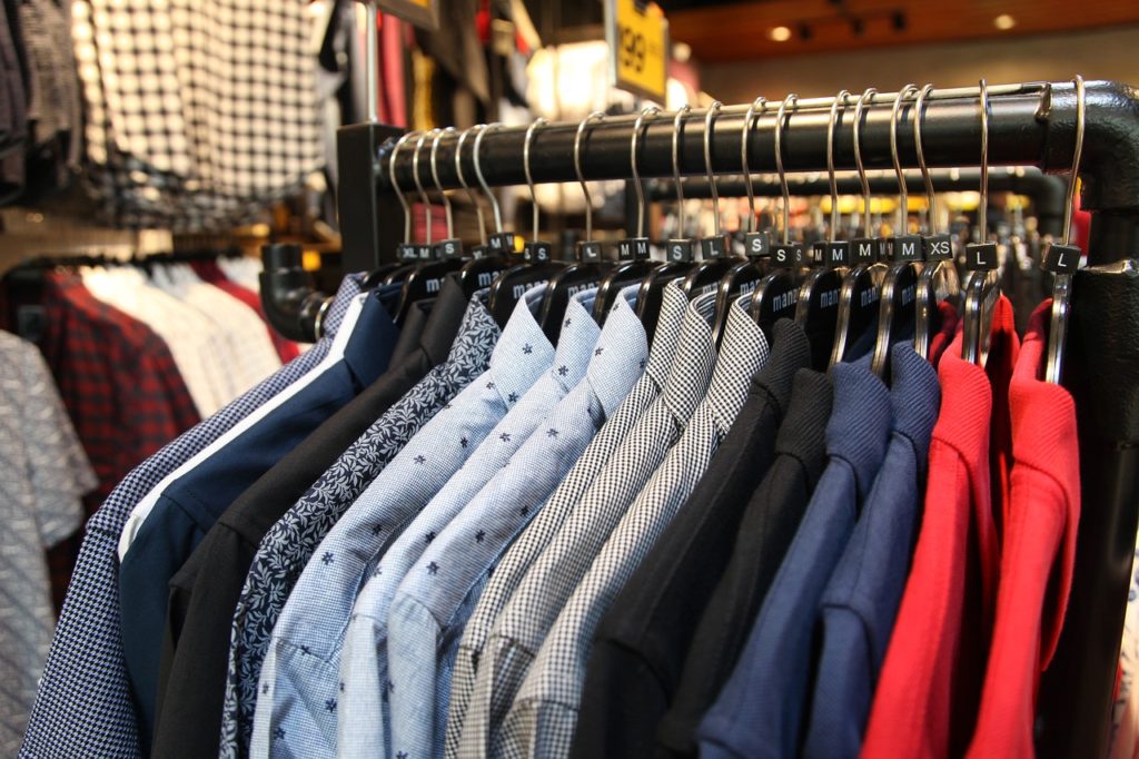 Dress Shirt Department Store Rack  - hapis / Pixabay