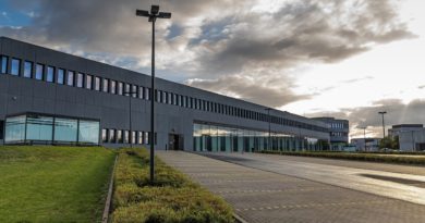 Building Architecture Grass Road  - TobiasRehbein / Pixabay