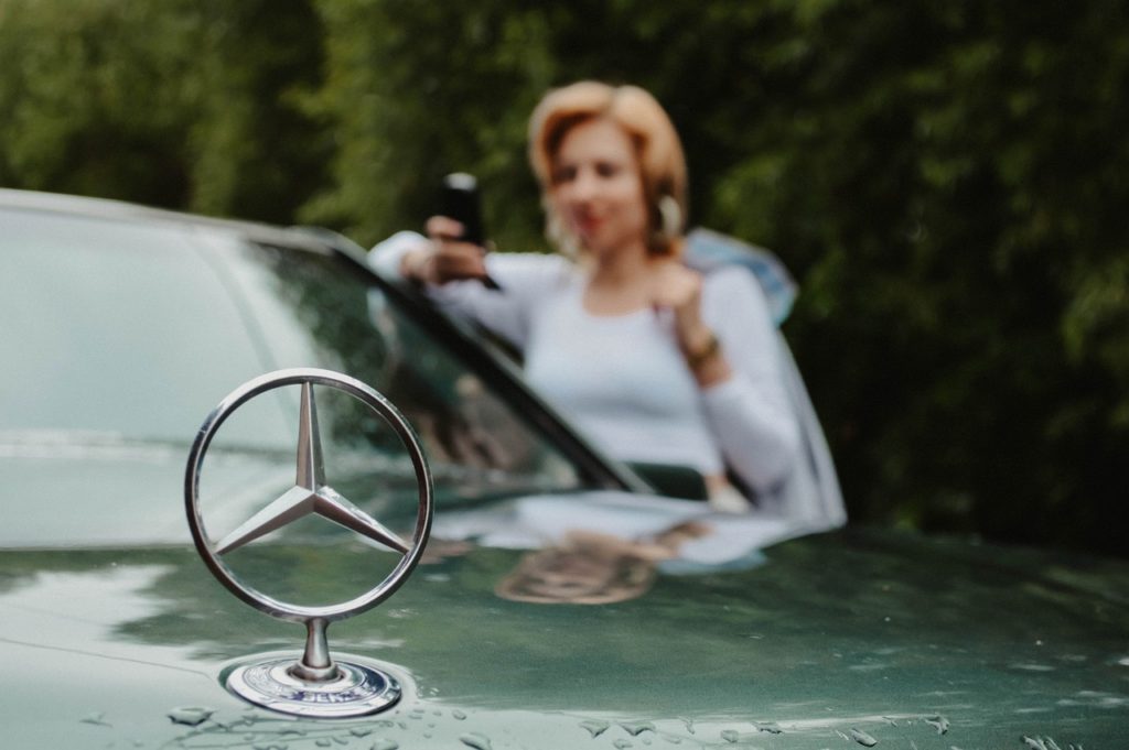 Mercedes S Hood Emblem Design  - Victoria_Borodinova / Pixabay