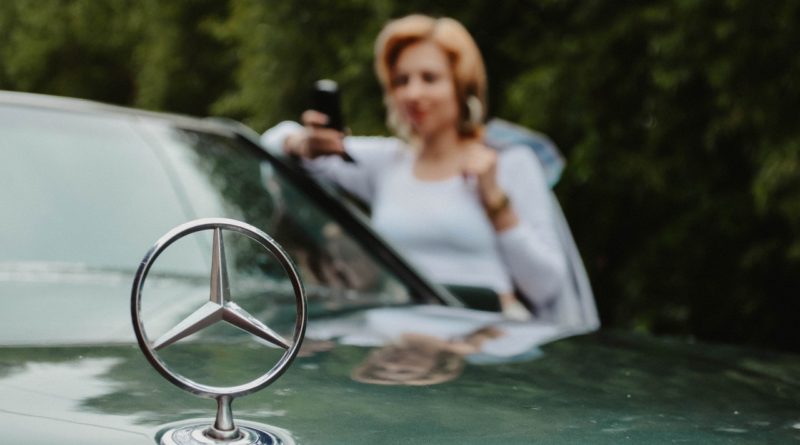 Mercedes S Hood Emblem Design  - Victoria_Borodinova / Pixabay