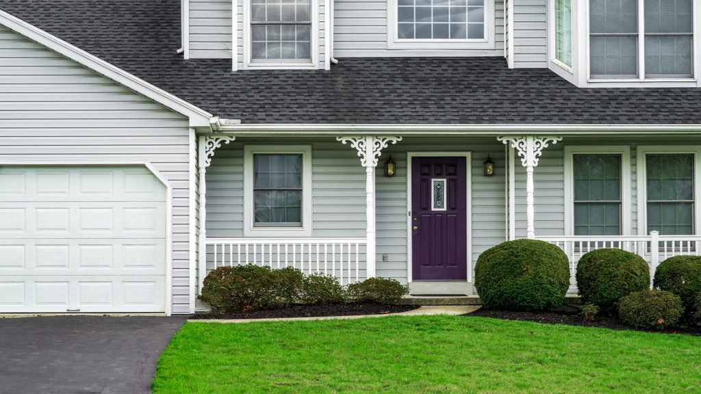 House Suburban House Purple Door  - jatocreate / Pixabay