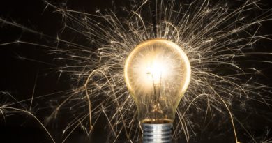 Light Bulb Fire Storm Burn Radio  - wallner / Pixabay