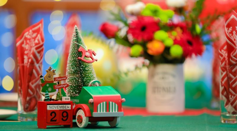 Tree Car Reindeer Christmas Sign  - lijinchang / Pixabay