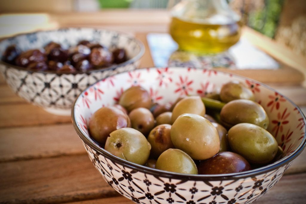 Olives Fruits Bowl Food Appetizer  - sweetlouise / Pixabay