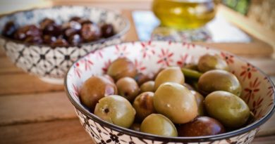 Olives Fruits Bowl Food Appetizer  - sweetlouise / Pixabay