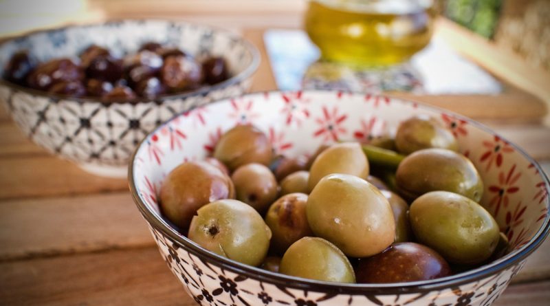 Olives Fruits Bowl Food Appetizer  - sweetlouise / Pixabay