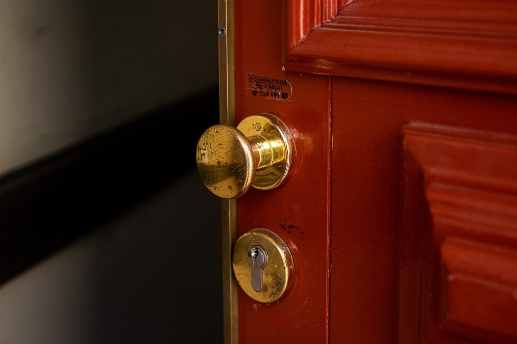 Door Knob Door Handle Input House  - Morgengry / Pixabay