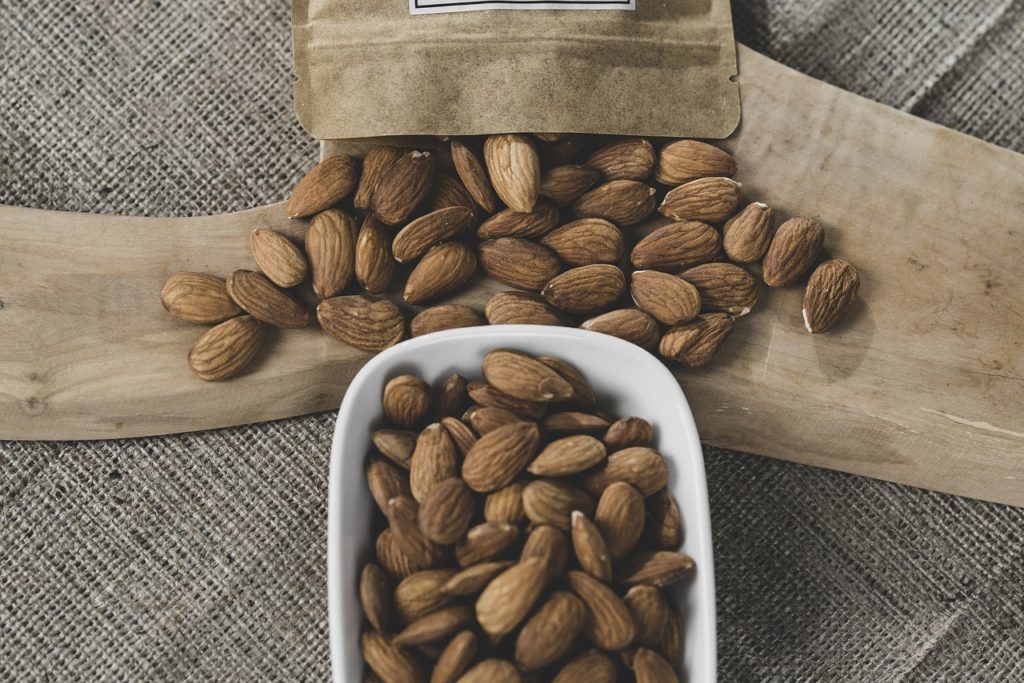 Almond Nuts Snack Food Nutrition  - Engin_Akyurt / Pixabay