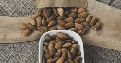 Almond Nuts Snack Food Nutrition  - Engin_Akyurt / Pixabay
