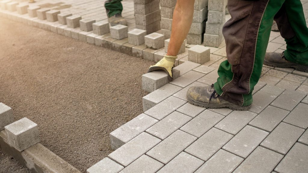 Construction Worker Bricks  - RobbieWi / Pixabay