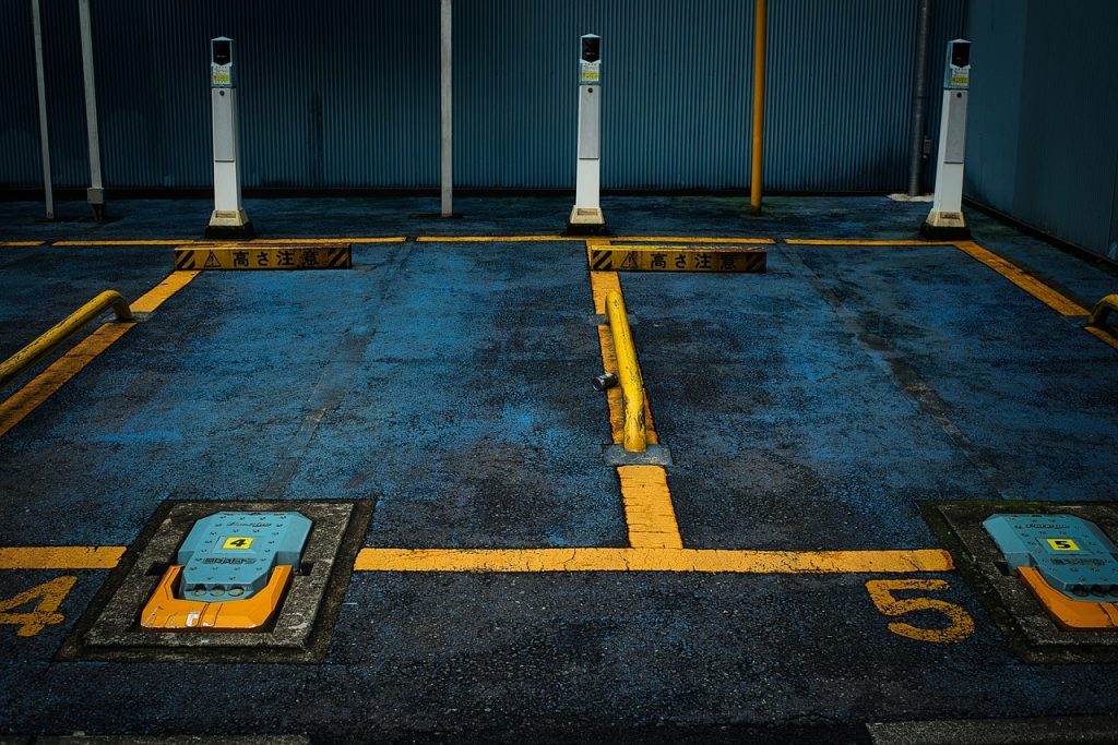 Parking Garage Park Yellow Line  - djedj / Pixabay