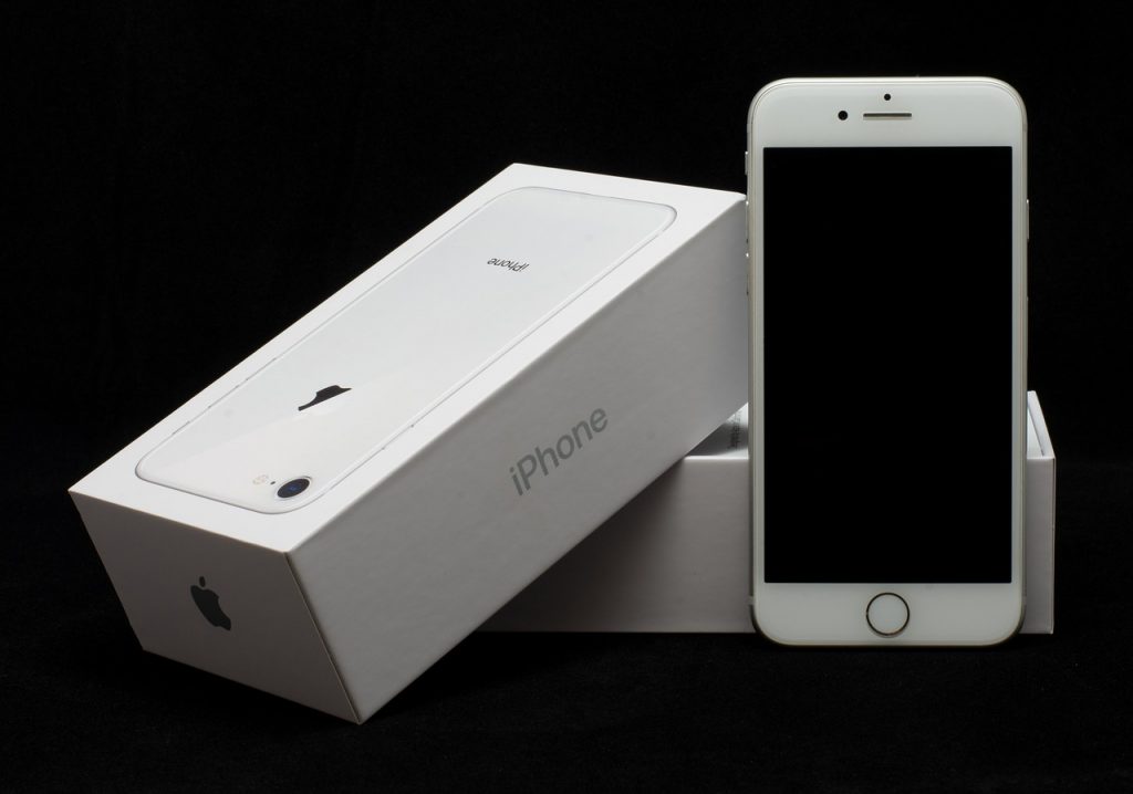 Phone Iphone Mobile Phone Cellphone  - FOTOgrafye / Pixabay