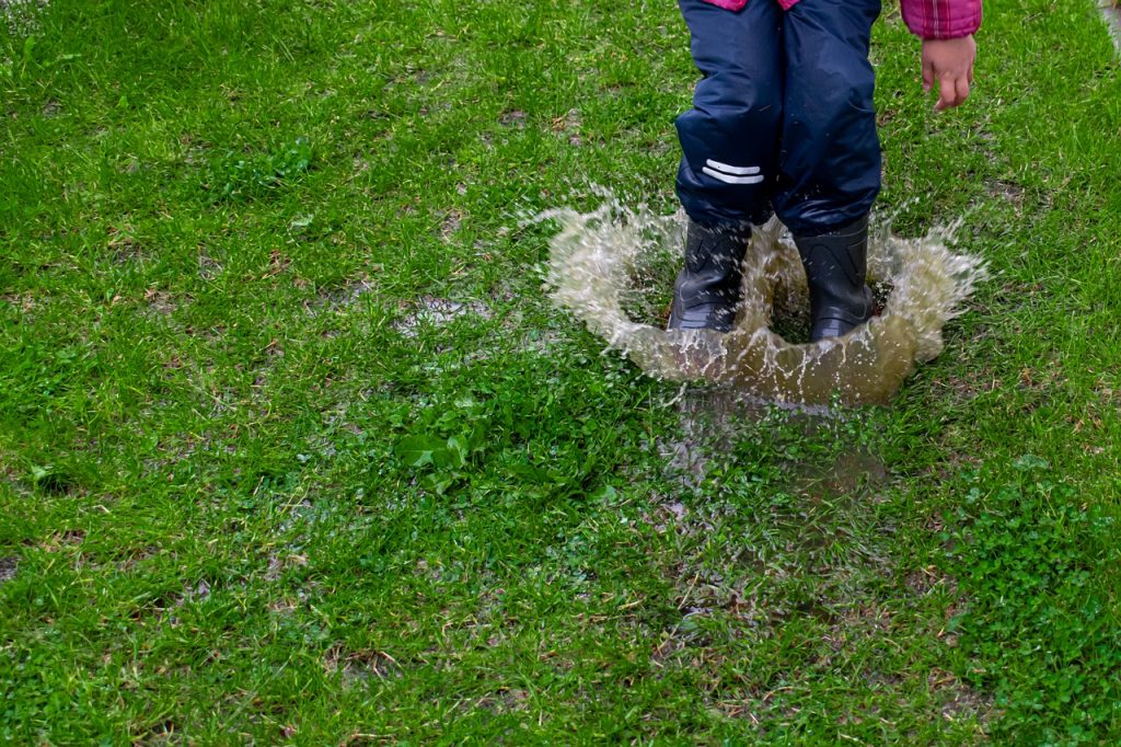 Puddle Mud Child Puddles Bounce  - Coernl / Pixabay