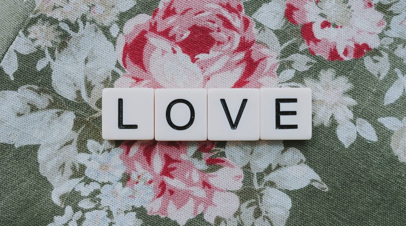 Love Lovers Relationship Couple  - fuzzyrescue / Pixabay
