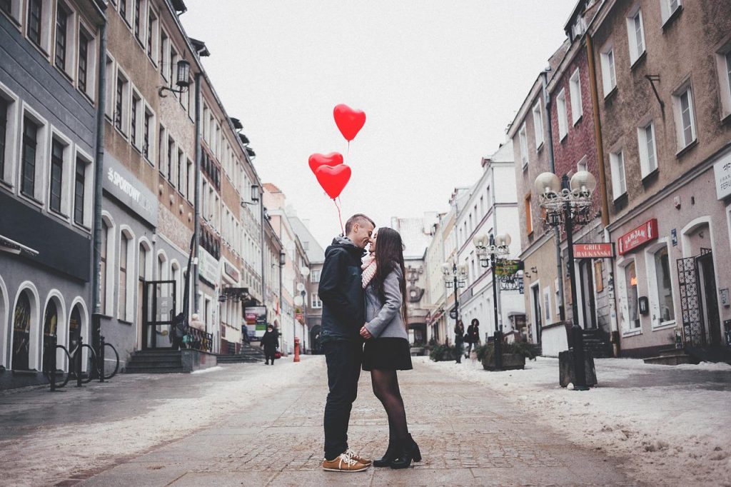 People Man Woman Couple Love  - StockSnap / Pixabay