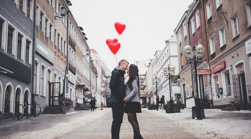 People Man Woman Couple Love  - StockSnap / Pixabay
