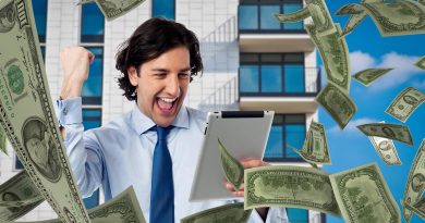 Man Money Tablet Bet Success Win  - Tumisu / Pixabay