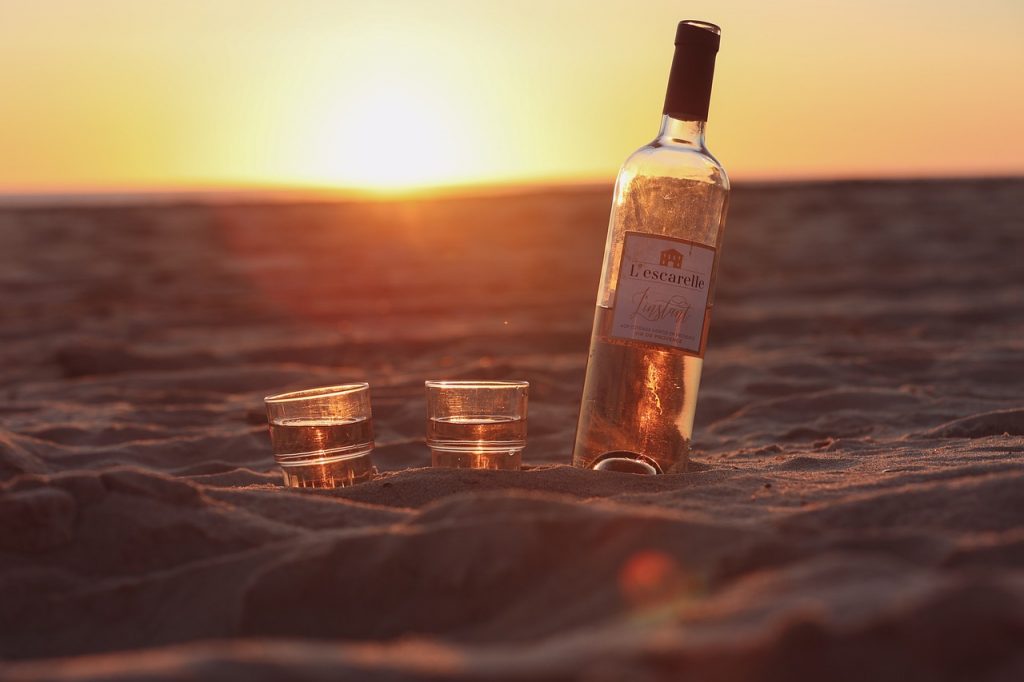 Wine Beach Sunset Sand Rose  - KiraHundeDog / Pixabay