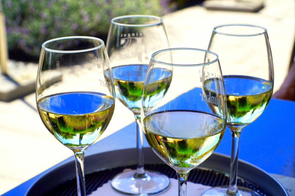 Wine Wine Glasses Wine Tasting  - matthiasboeckel / Pixabay