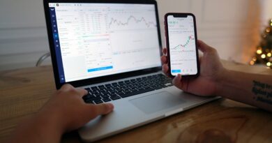 man, computer, stock trading